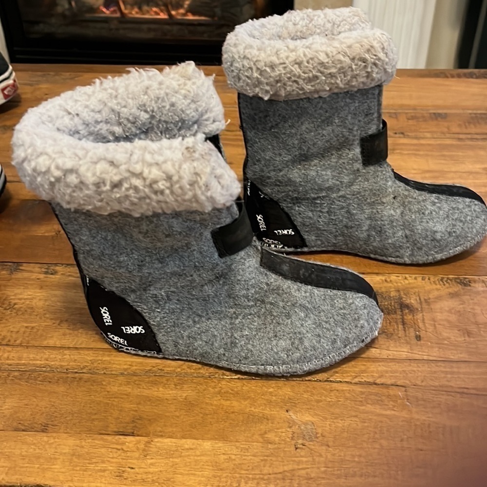 SOREL waterproof boots, size 11 (child), blue, in good condition - Picture 7 of 9